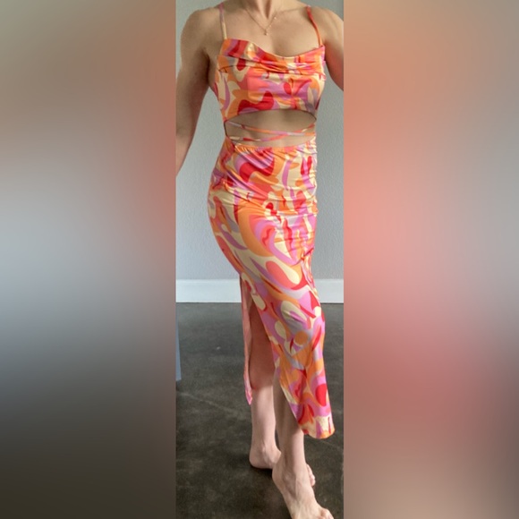 Hello Molly Dresses & Skirts - Hello Molly Pink and Orange MIDI Dress 👗 Size 6